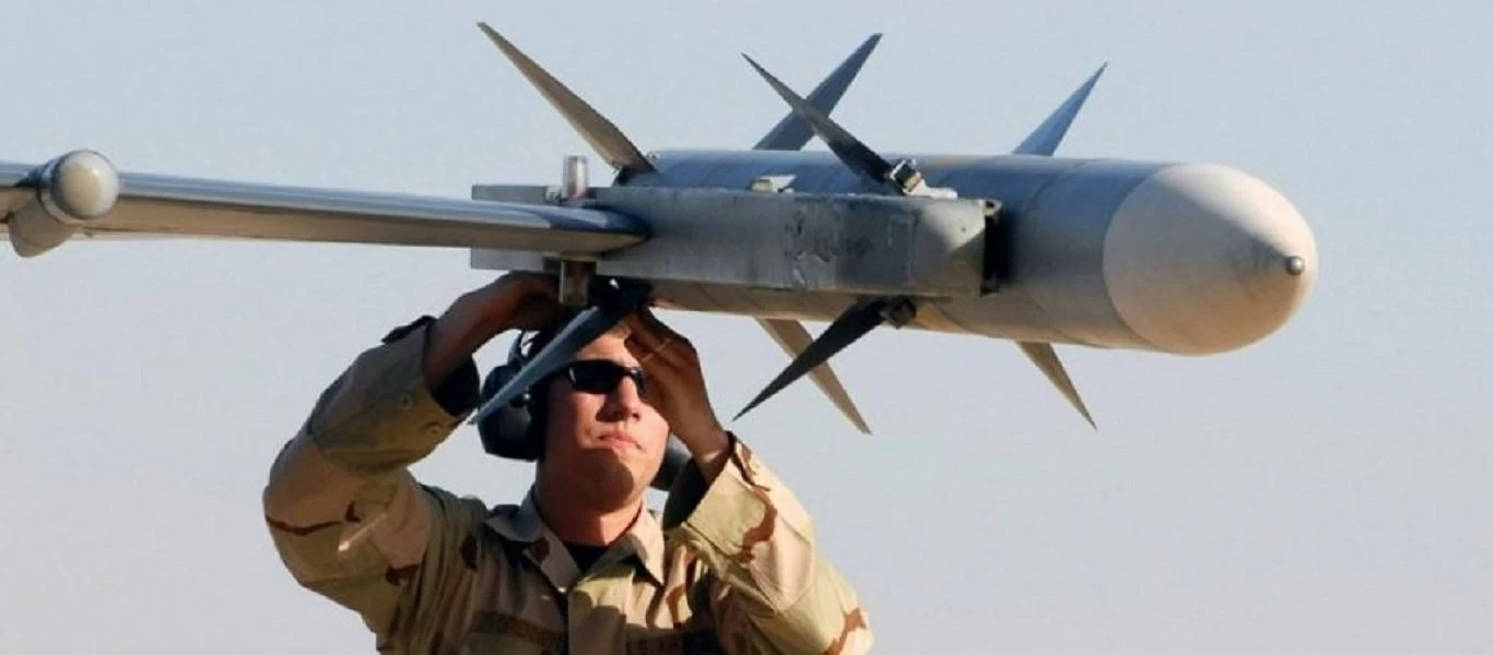 AIM-120: Ο πύραυλος που άλλαξε τα δεδομένα στις εναέριες μάχες - Ο καλύτερος «φίλος» των μαχητικών (βίντεο)